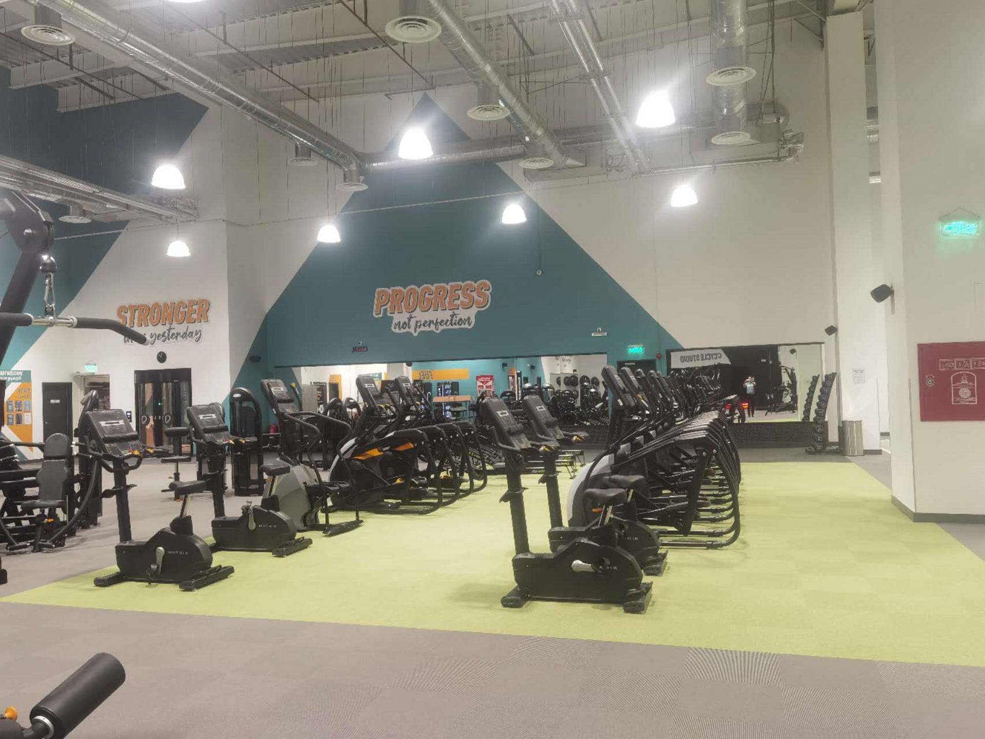 SAUDI ARABIA HIGH-END COMMERCIAL GYM (7)_MY1KsvSr.jpg